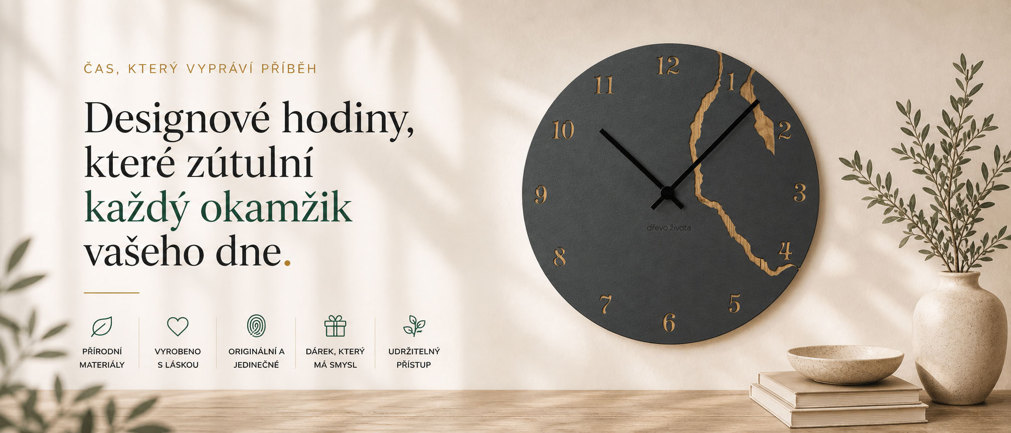 Nastenne hodiny ze dreva